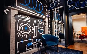 Room Five - Parking, Balneotherapie, Place Nationale, Un Havre De Paix
